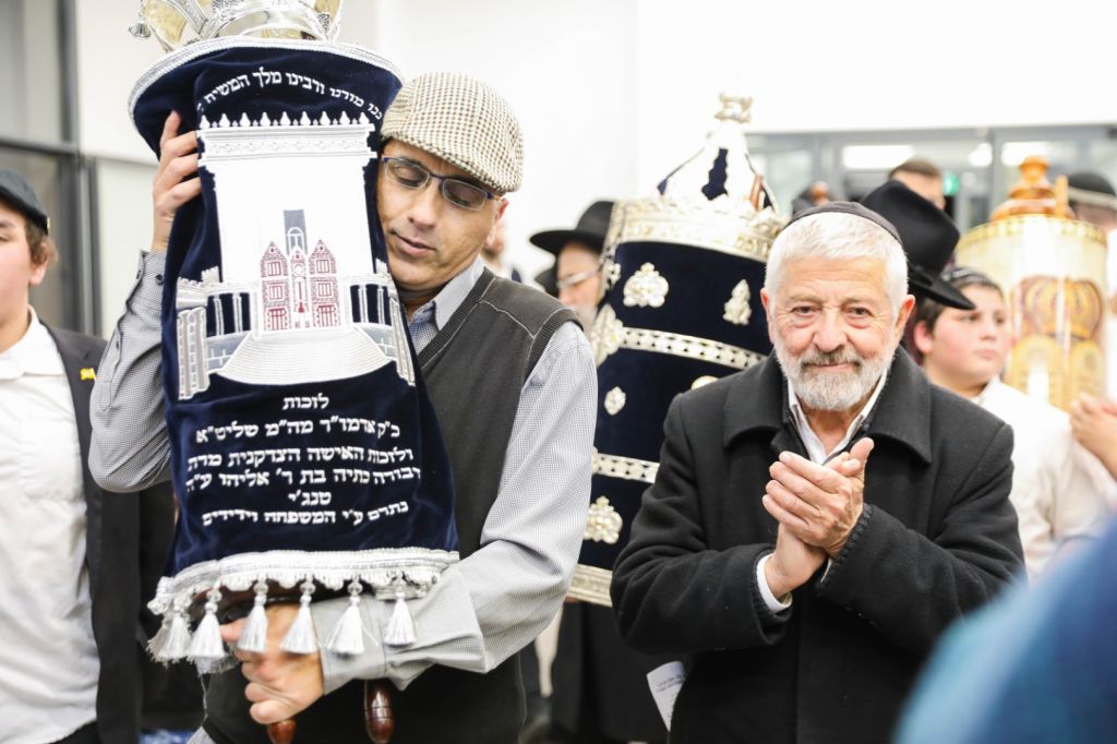 הכנסת ספר תורה בנעלה - הגלריה